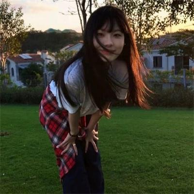 男爵的同桌小女生